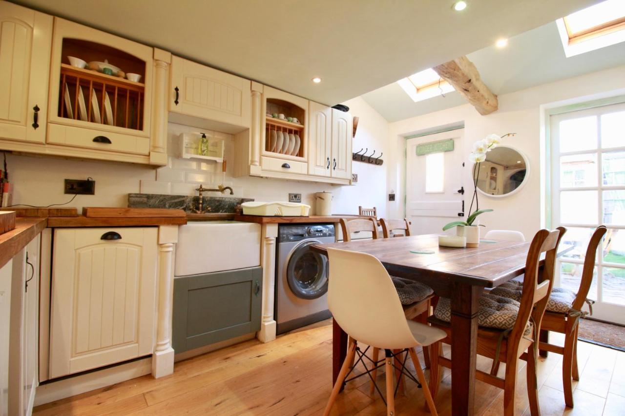 Cockle Cottage, An Artists Haven, Charming By Air Premier Holiday home *